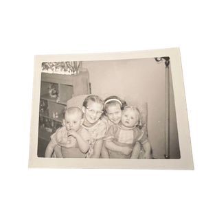 Black & White Photo Of 4‎ Children Little Girls & Little Boys Toddler Family Pic